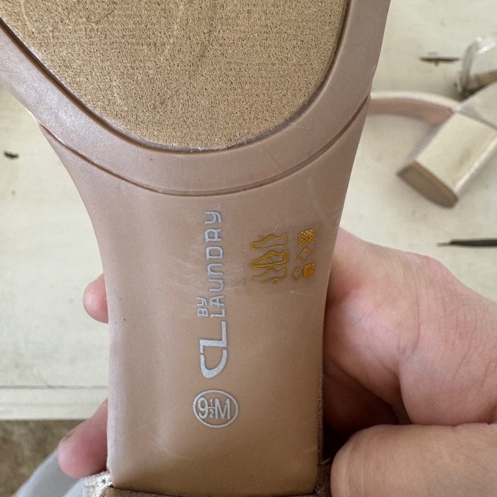 CL by Laundry Women's Gold Metallic Block Heel Ankle Strap Sandals Size 9.5 - Picture 6 of 7